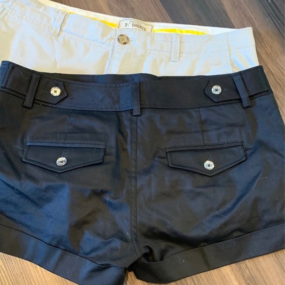 Set of Women’s Fashion Shorts - Picture 3 of 6